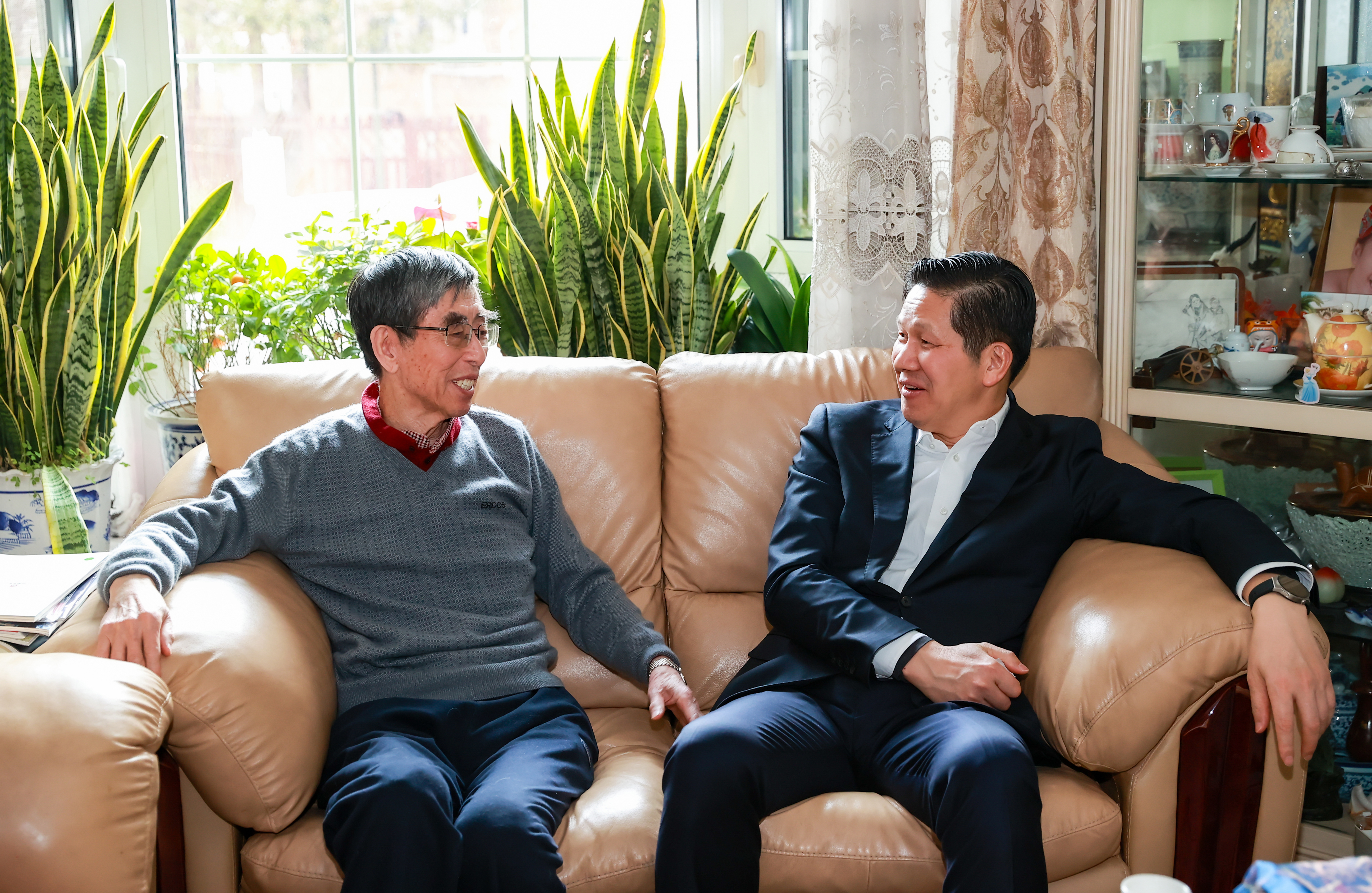 1-陳建光親切慰問李書臣