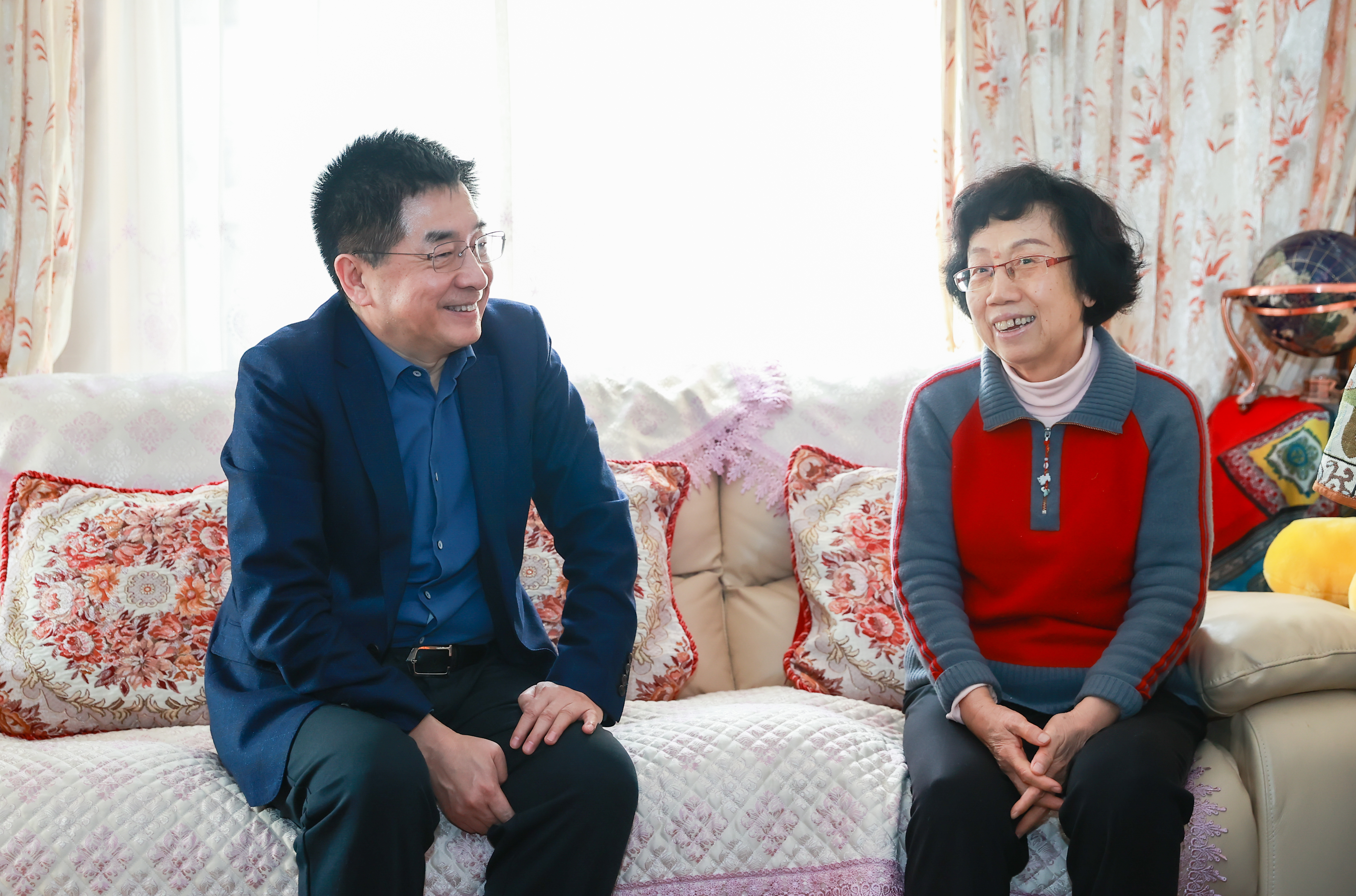 3-閆愛中親切慰問王永光